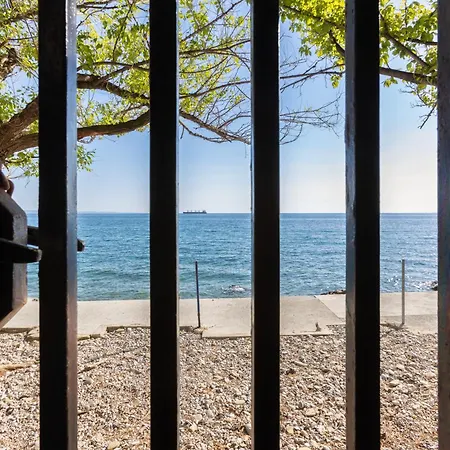 Rilke, Oasi Con Vista Golfo Di Trieste *